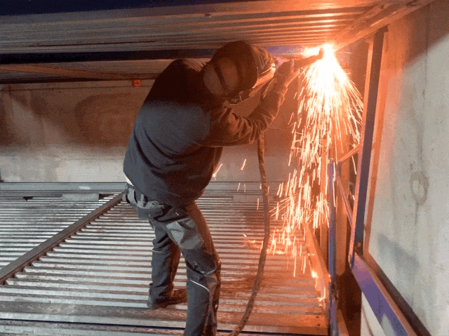 Doppelparker Schweißarbeit